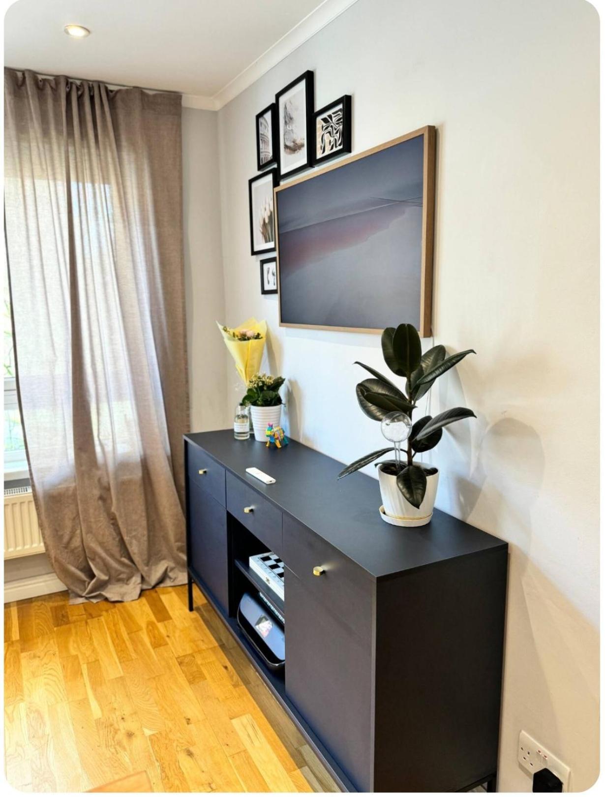 Two Bedroom Flat In The Heart Of London Londres Exterior foto